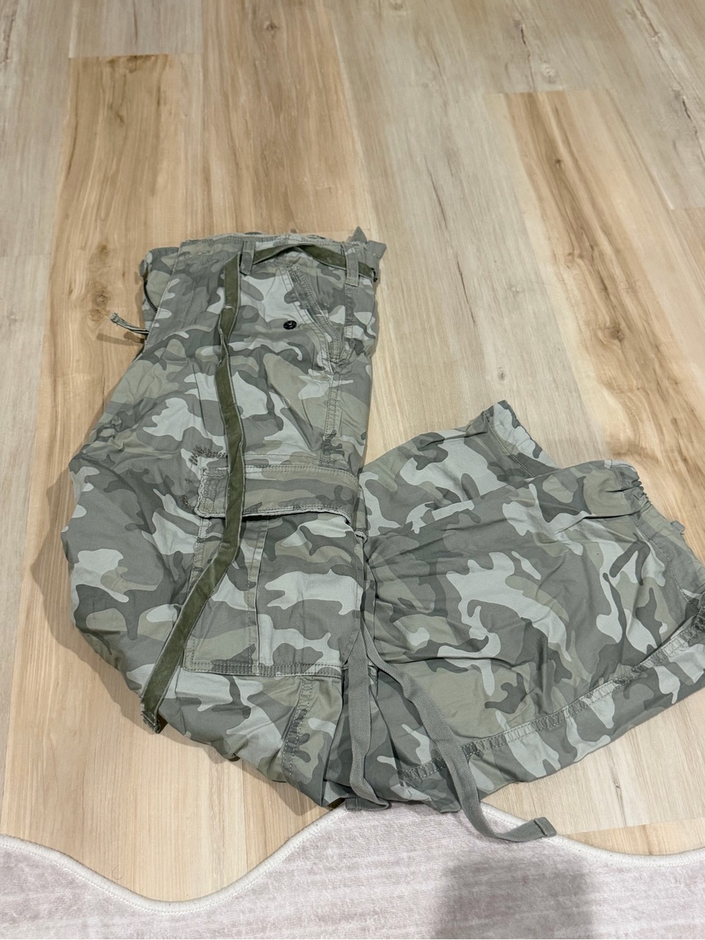 Abercrombie & Fitch Women's Camouflage Cargo Pants in Olive/Gray